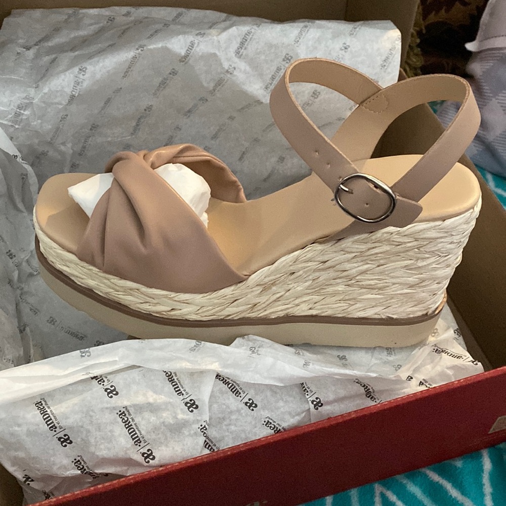 women's platforms size 7.5
new beige color